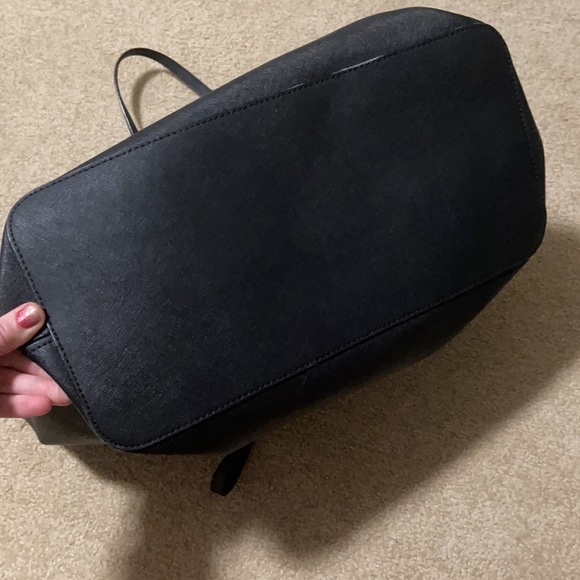 Large black Michael Kors leather tote purse - Picture 5 of 5